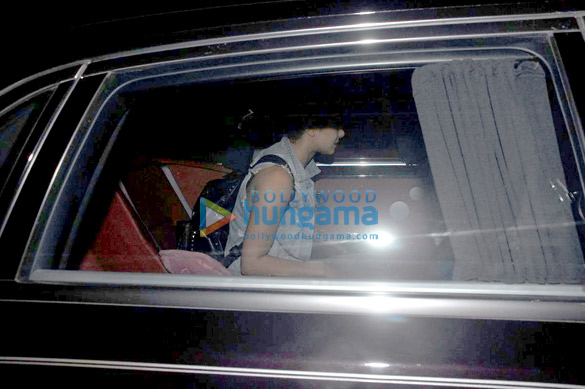 priyanka chopra snapped at juhu 5