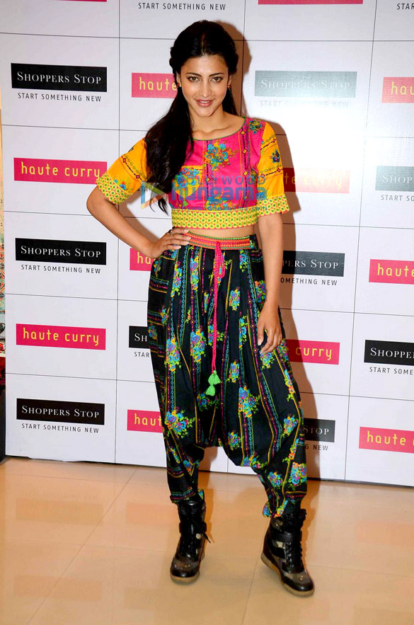 shruti haasan at the launch of shoppers stops haute curry 11