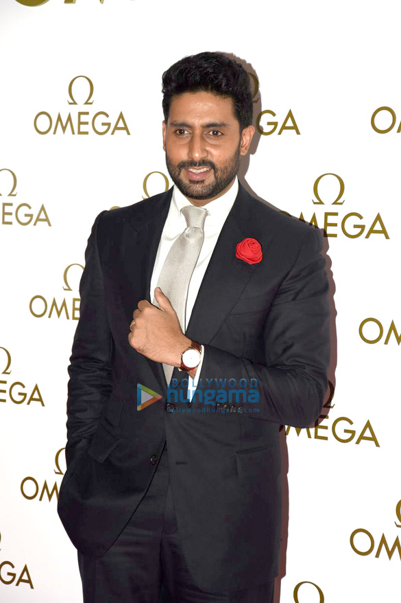 abhishek bachchan cindy crawford at omegas bash 5