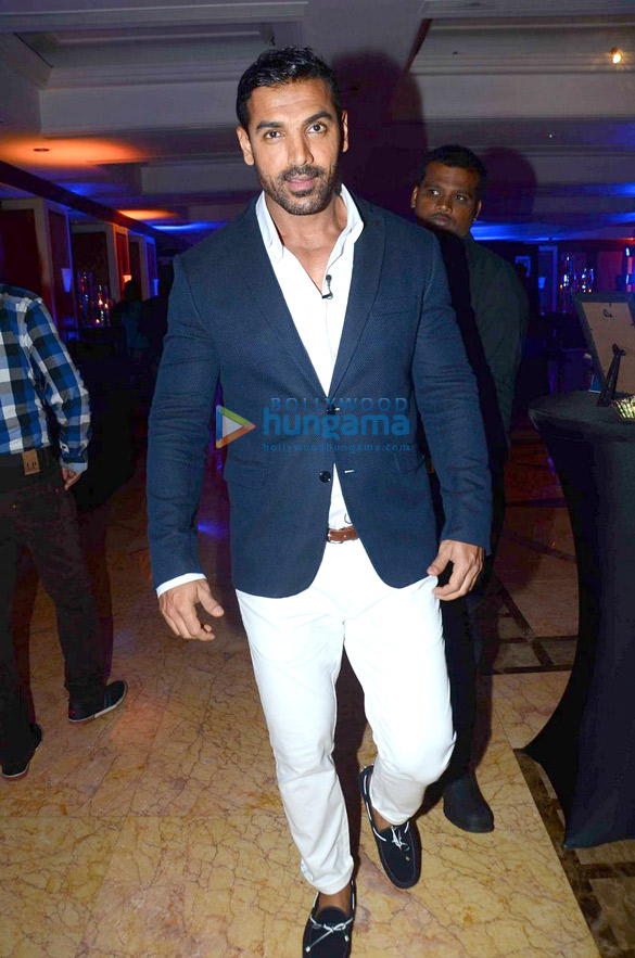john abraham with his dad at the blue label event 19