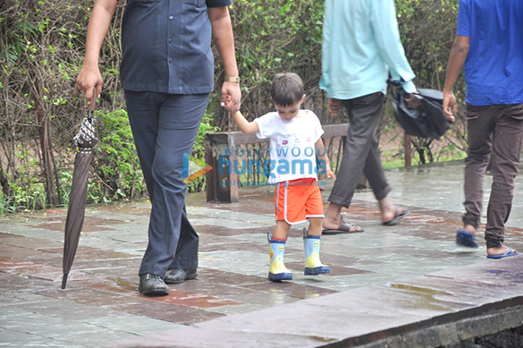 azad rao khan snapped enjoying the rains with his dog on carters road 8