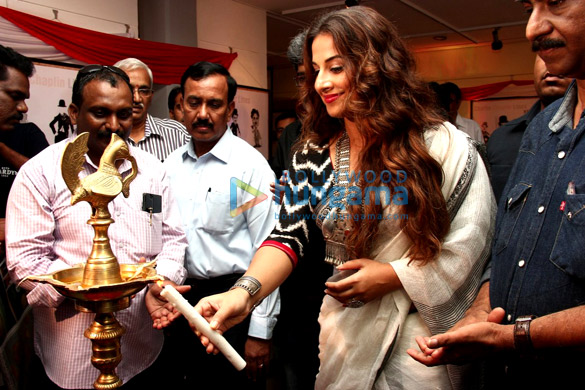 vidya balan inaugurates chaplin art exhibition 4