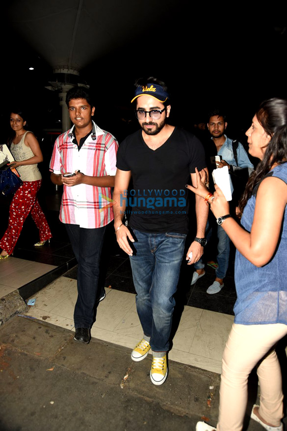 ayushmann khurrana snapped at the domestic airport 4