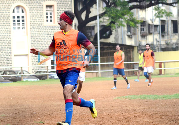 ranbir kapoor arjun kapoor snapped at football practise 10