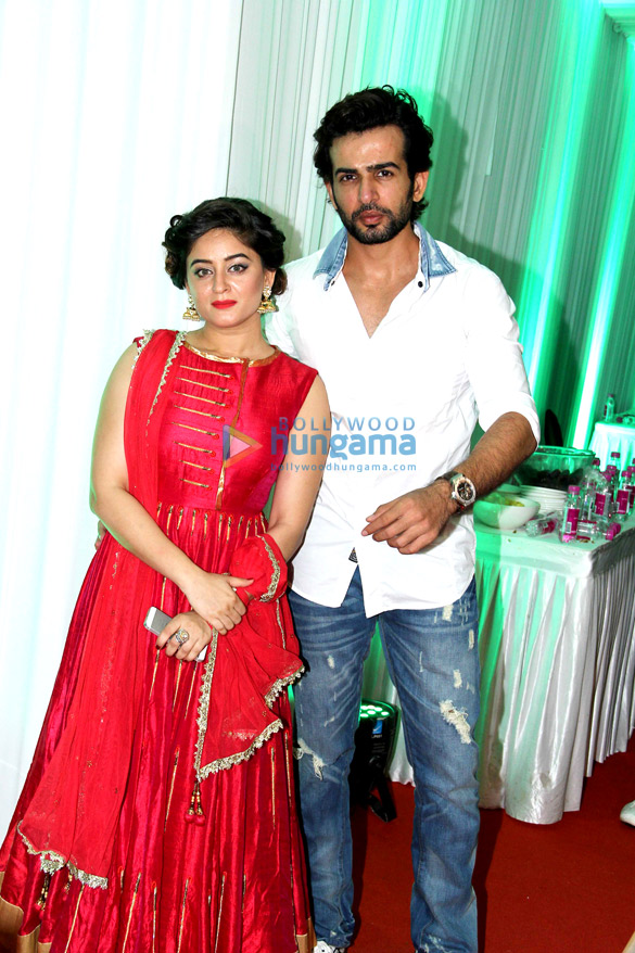 salman khan graces baba siddique zeeshan siddiques iftaar party 20