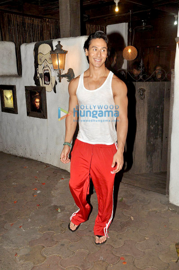 tiger shroff snapped at hakim aalims salon 4