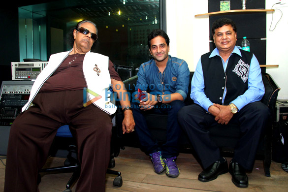 mika singh records a song for the biopic on anna hazare titled anna 9