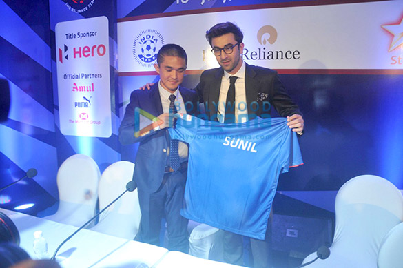 ranbir kapoor hrithik roshan john abraham along with wife priya runchal at isl auction 6