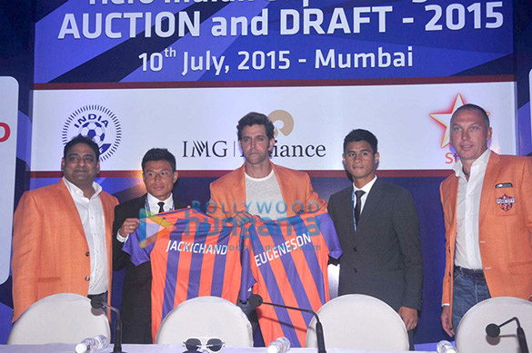 ranbir kapoor hrithik roshan john abraham along with wife priya runchal at isl auction 7