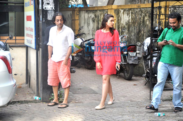 parineeti chopra sujoy ghosh snapped in bandra 6