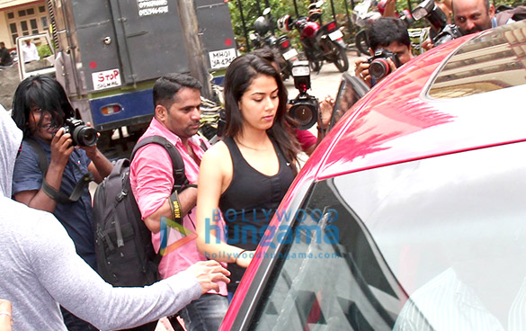 shahid kapoor mira rajput snapped outside a gym in bandra 3