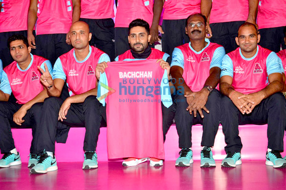 abhishek bachchan at pink panthers pro kabaddi media meet 6