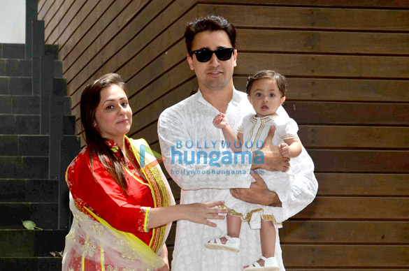 imran khan snapped with family on eid 2