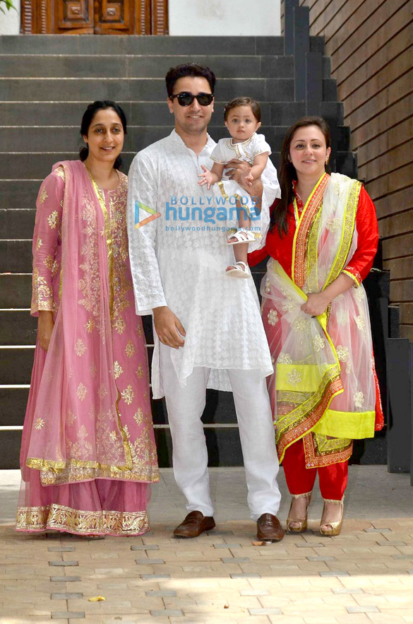 imran khan snapped with family on eid 4