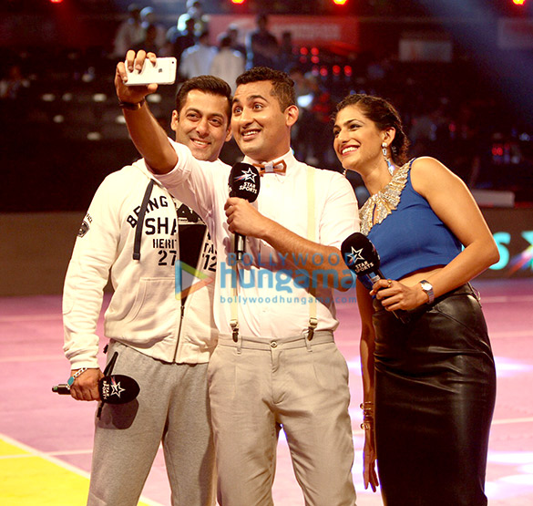 salman khan graces the pro kabaddi league match between mumbai pune 17
