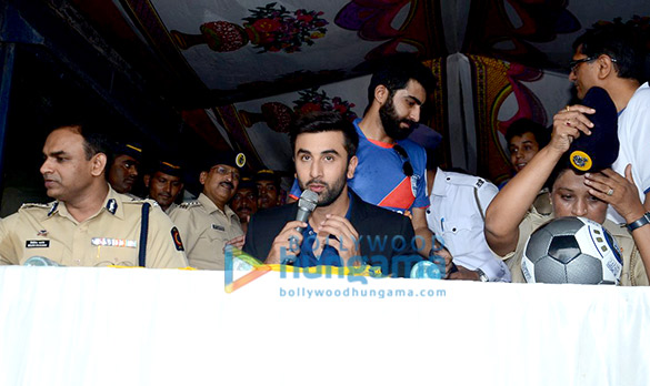 ranbir kapoor at mumbai city fc event with mumbai traffic police 10