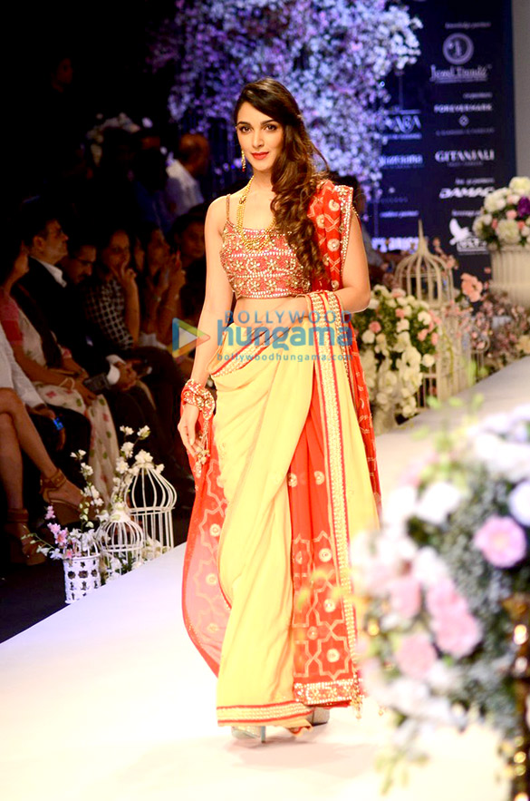 anushka ranjan walks for the beti show at iijw 2015 5