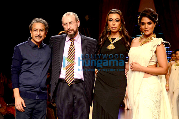 richa chadda walks for anand jewellers at iijw 2015 4