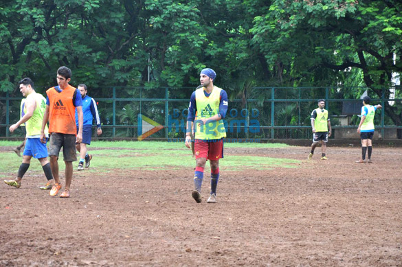 ranbir kapoor snapped playing football 15