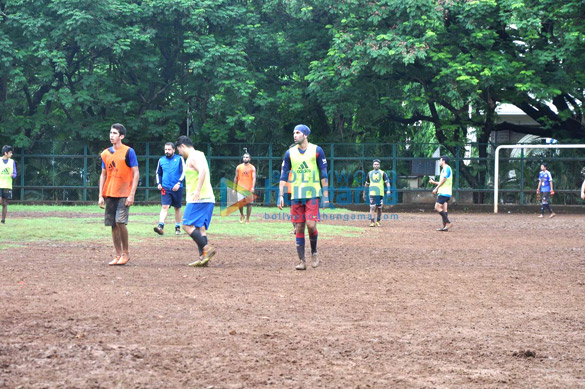 ranbir kapoor snapped playing football 19