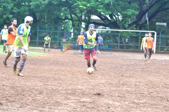 ranbir kapoor snapped playing football 11
