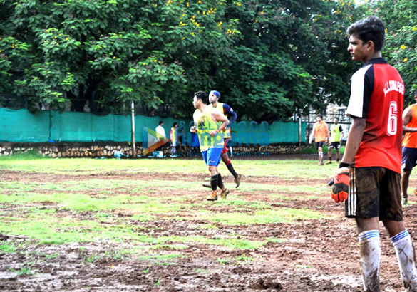 ranbir kapoor snapped playing football 24