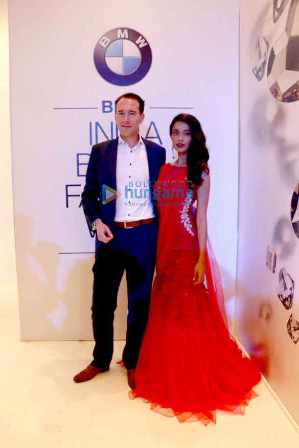 sarah jane dias walks for jyotsna tiwari at bmw india bridal fashion week 2015 13