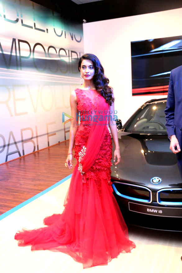 sarah jane dias walks for jyotsna tiwari at bmw india bridal fashion week 2015 7