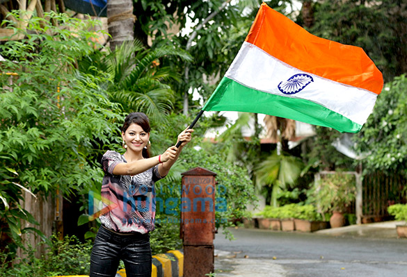 urvashi rautela snapped saluting the indian flag on independence day 13