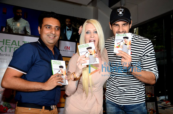 sidharth malhotra at the launch of fitness trainer marika johanssons book healthy kitchen 3