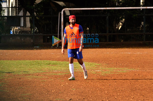 ranbir kapoor snapped at the football practice session 4