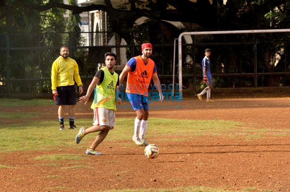 ranbir kapoor snapped at the football practice session 3
