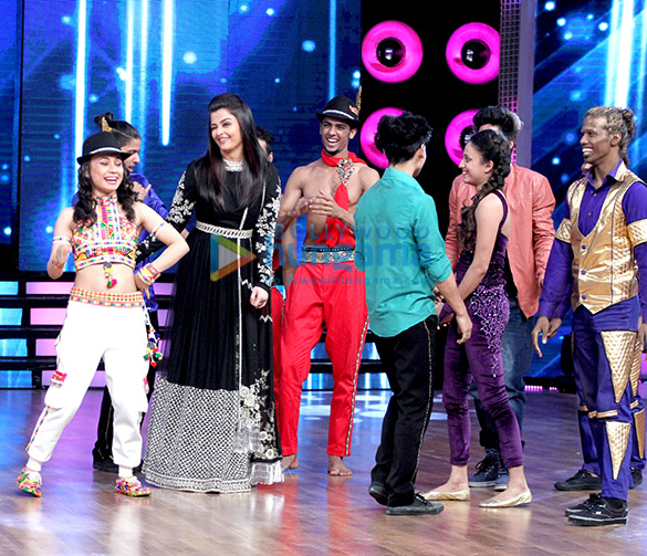 aishwarya rai bachchan irrfan khan promote jazbaa on the sets of dance india dance season 5 3
