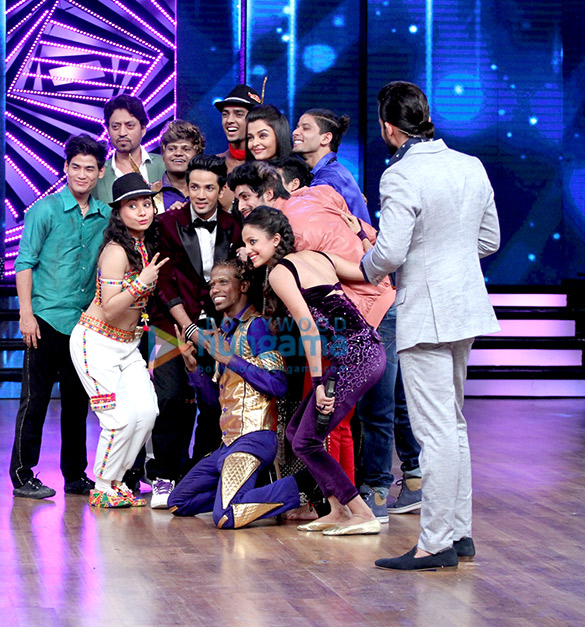 aishwarya rai bachchan irrfan khan promote jazbaa on the sets of dance india dance season 5 2