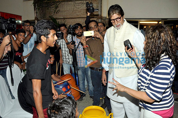 amitabh bachchan meets a band from dharavi with red fm 93 5 7