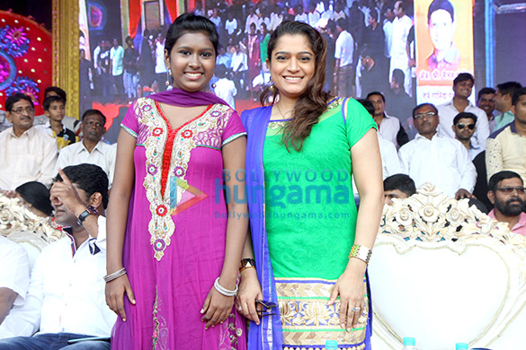 celebs grace mp kapil patils dahi handi celebration in bhiwandi 16
