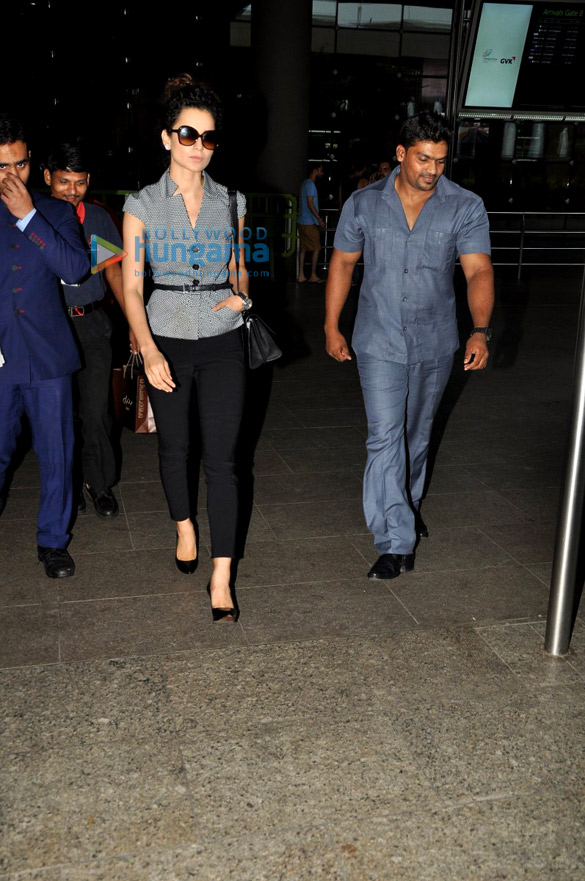 kangna ranuat returns after the premiere of queen in paris 5