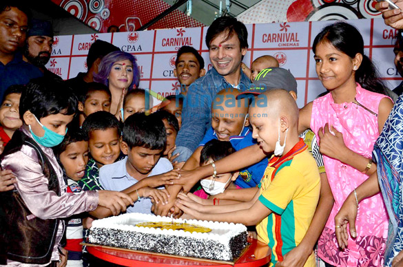 vivek oberoi celebrates birthday with cancer patient aid association kids 2