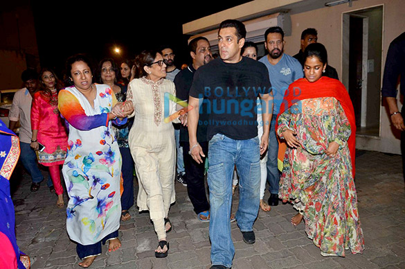 salman khan family does an eco friendly visarjan for ganesha 19