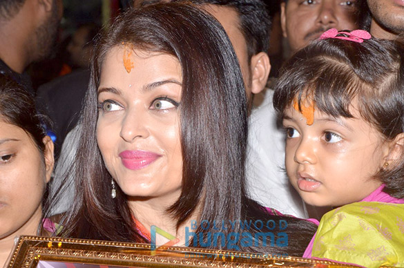 aishwarya rai bachchan visits gsb ganpati with her family 8