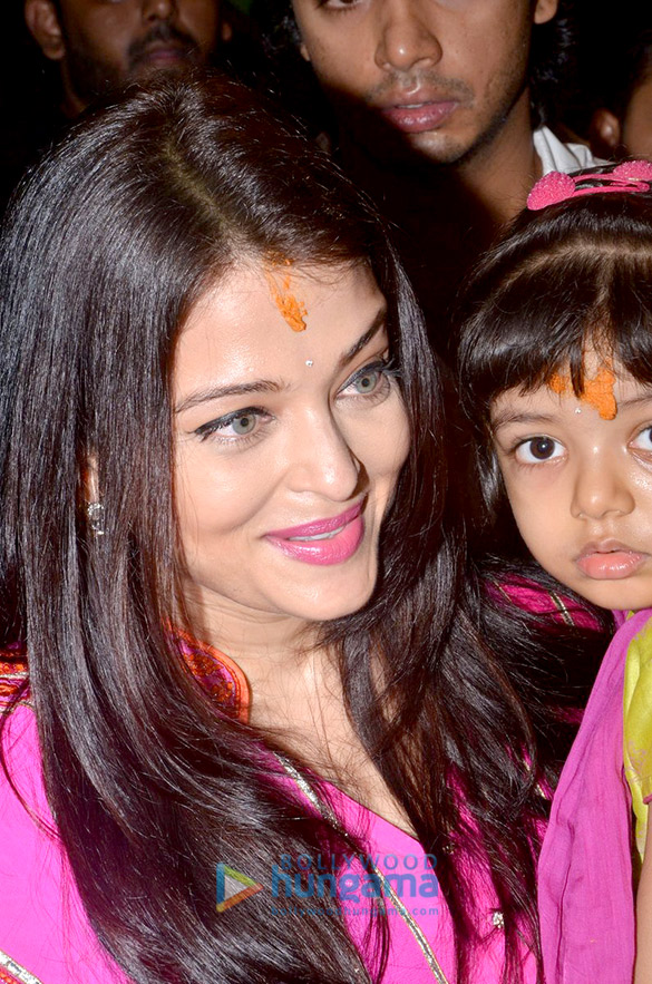 aishwarya rai bachchan visits gsb ganpati with her family 7