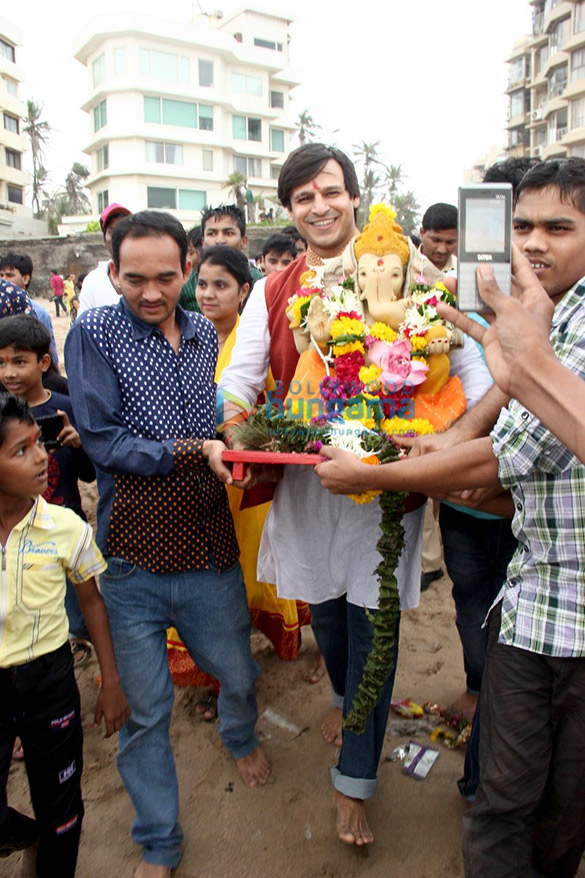 vivek oberois ganesha visarjan 16