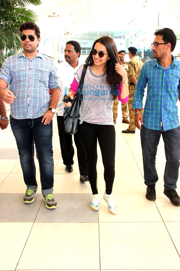 shraddha kapoor returns from baaghis kerala schedule 2