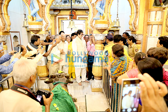 amitabh bachchan visits 160 years old mankeshwar mandir in byculla 5