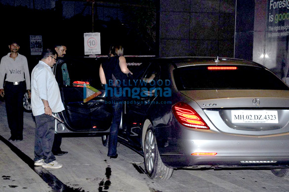 saif ali khan kareena kapoor khan snapped post dinner at bandra 7