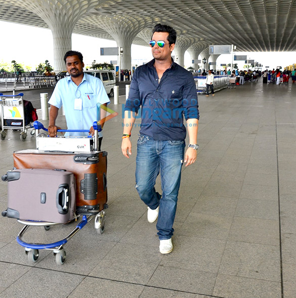 vikram singh spotted at mumbai international airport 3