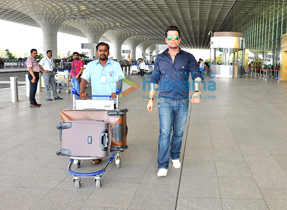 vikram singh spotted at mumbai international airport 6