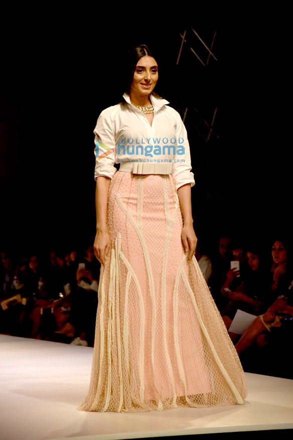 pernia qureshi walks the ramp at the india fashion week 2015 5