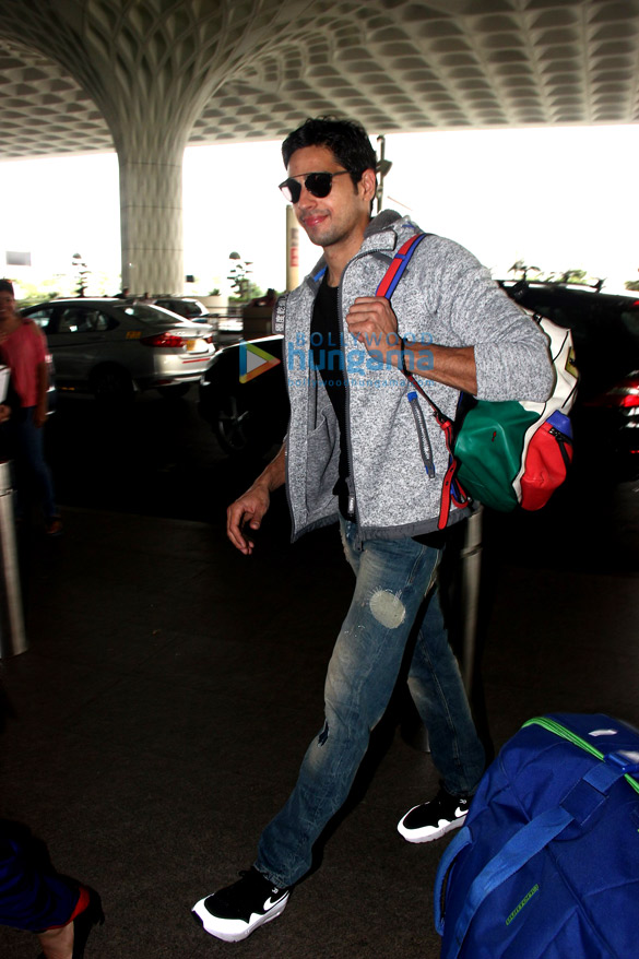 sidharth malhotra snapped leaving for new zealand 6