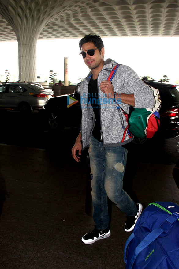 sidharth malhotra snapped leaving for new zealand 5